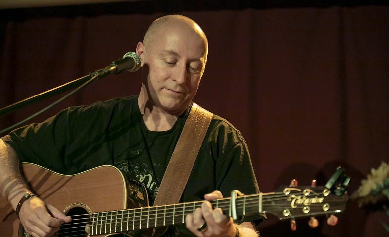 Event-Image for 'Konzerte im Kerzenlicht mit dem Liedermacher Stefan Heimoz'